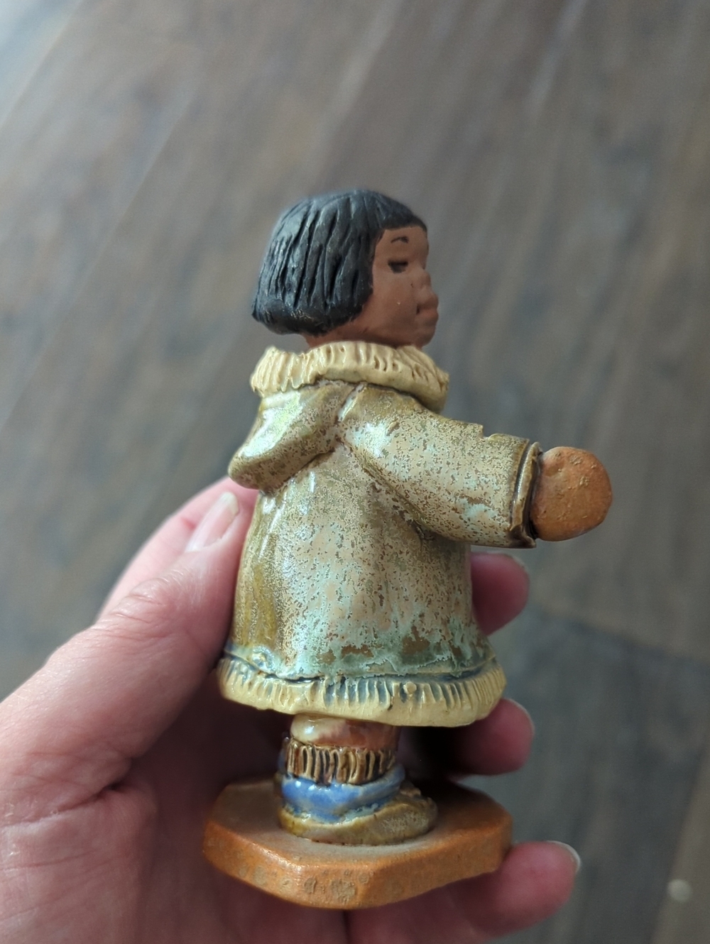 Inuit Child Standing Sculpture By Nori Peter - Picture 5 of 6